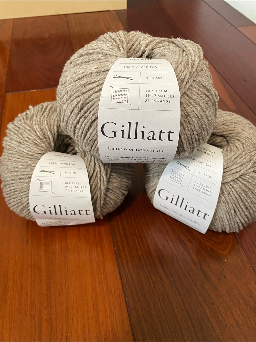 De Rerum Natura Gilliatt Yarn - Natural Beige Skeins. Colour is poivre et sel